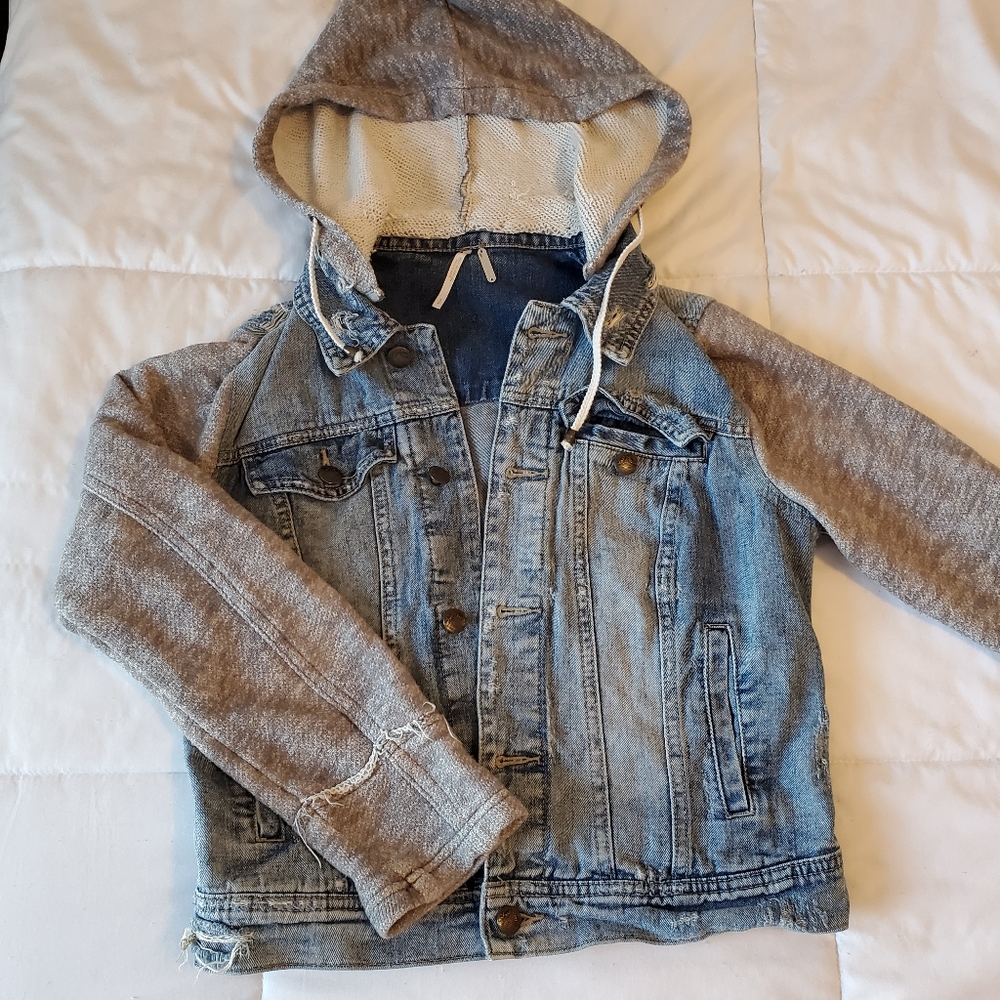 Free People jean jacket. Women's small. Distressed. Detachable hood.